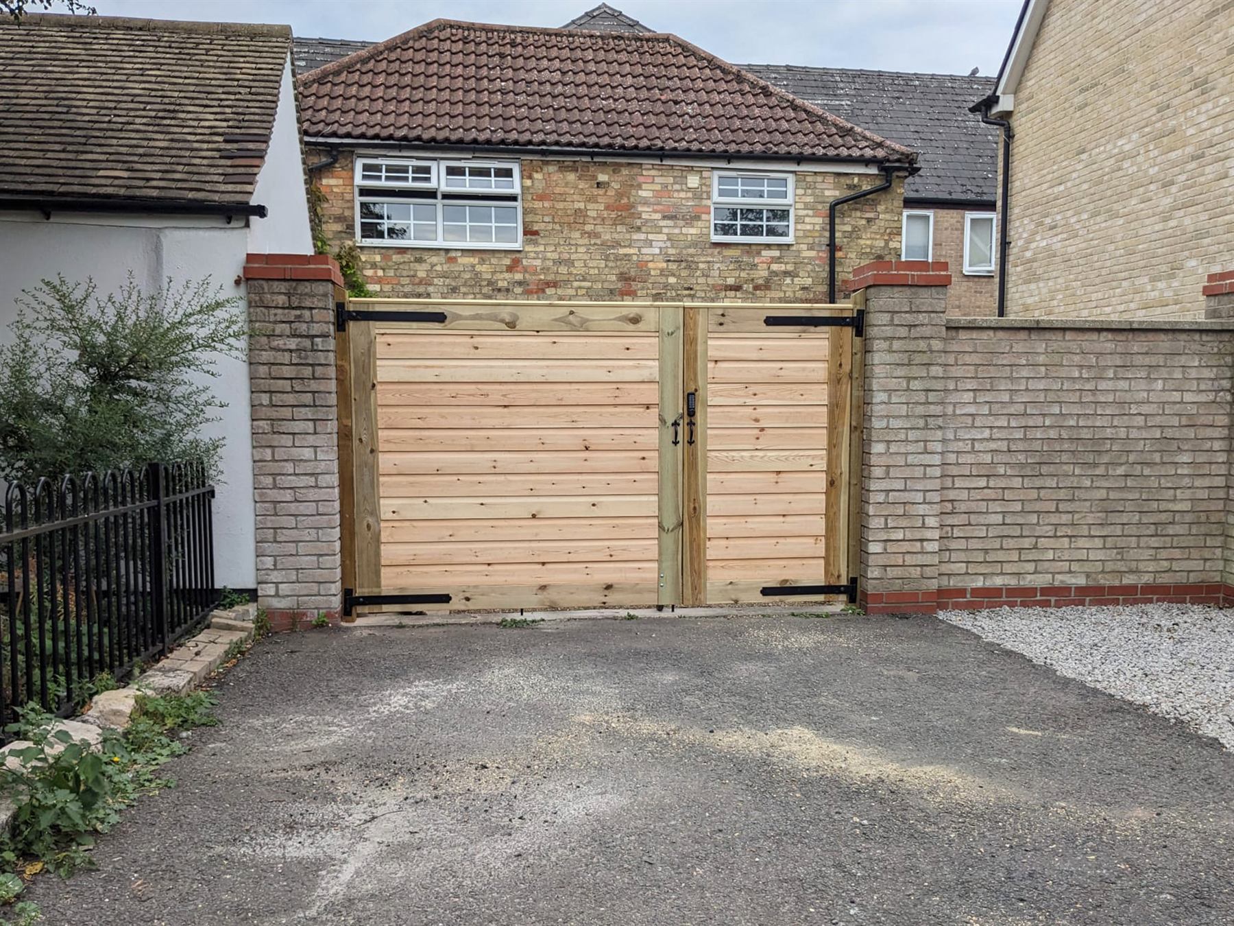 Gate